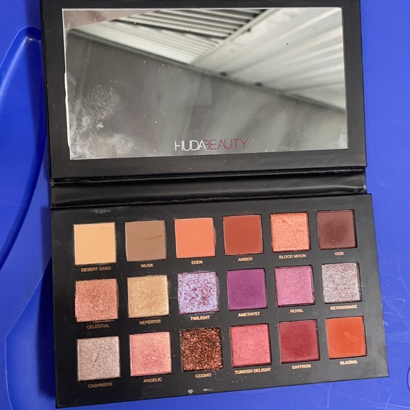 Huda Beauty desert dusk palette - Picture 4 of 4